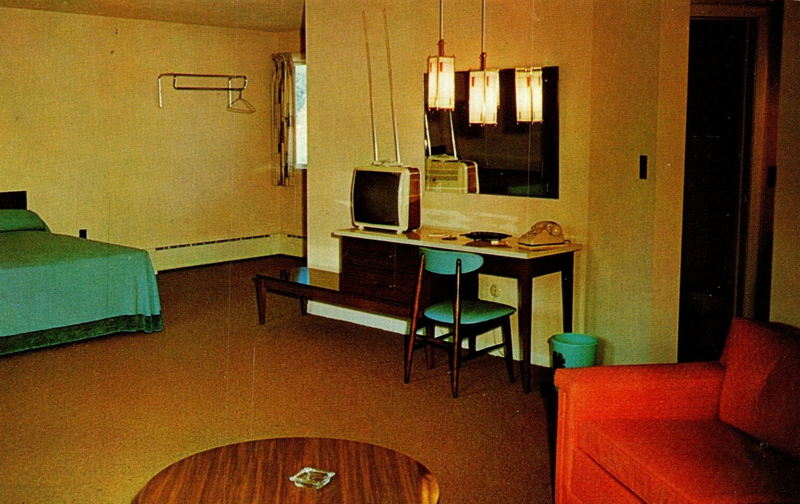 Westwood Motel (Days Inn Wyndham Marquette) - Postcard